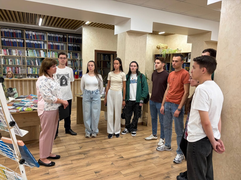 Книжкові експозиції «До вершин професійної майстерності з працями наших викладачів»